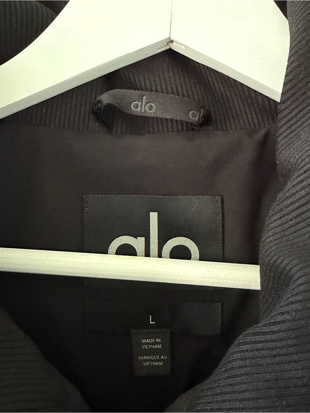 ALO Captivate Puffer in Black - Large - Picture 8 of 10